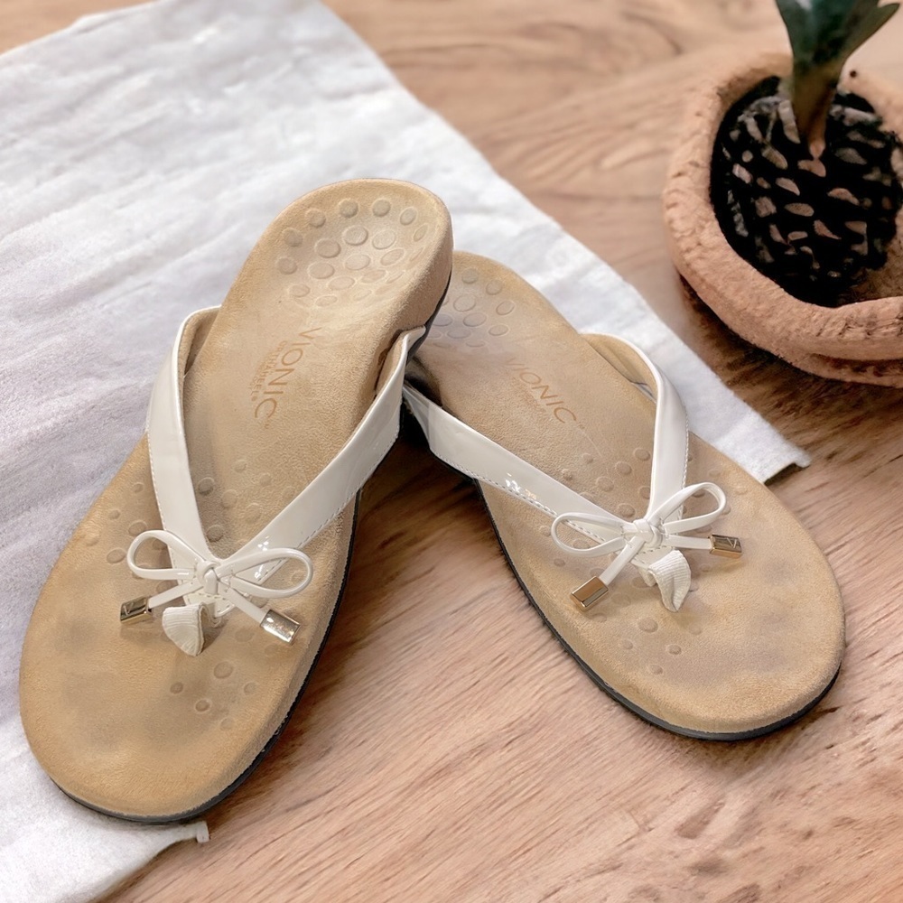 Vionic Flip Flop Bella I| Toe Post
Sandal w/ Bow
White Sz 10